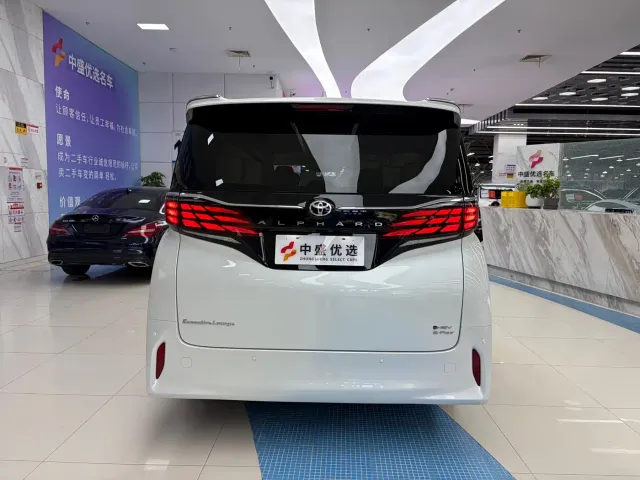 Toyota Alphard — Фото автомобиля 2