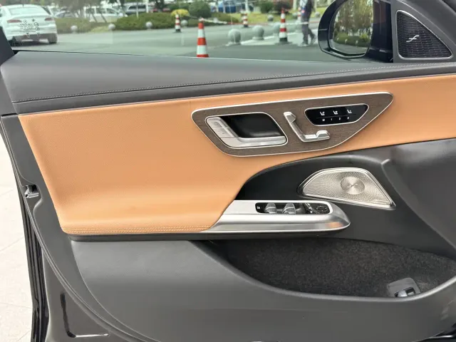 Mercedes-Benz E-Class — Фото автомобиля 17