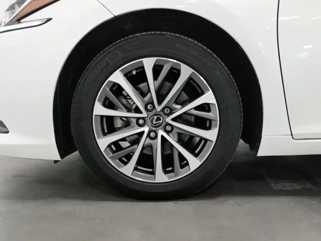 Lexus ES — Фото автомобиля 17