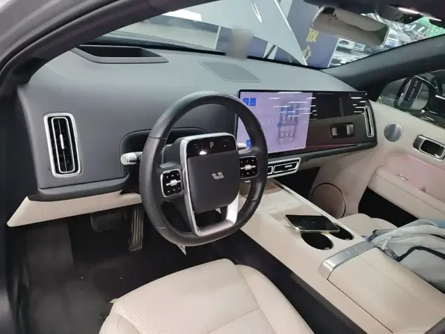 Li Auto L6 — Фото автомобиля 9