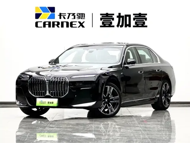 Фотография автомобиля — BMW i7