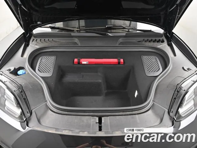 Porsche Macan Electric — Фото автомобиля 6