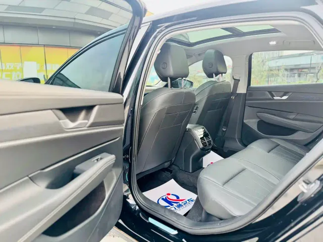 Volkswagen Passat — Фото автомобиля 8