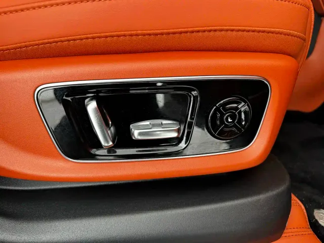 Li Auto L8 — Фото автомобиля 8