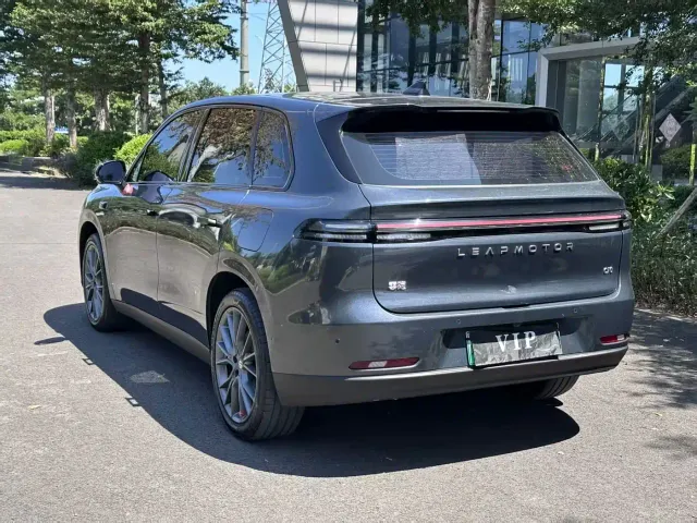 Leapmotor C10 — Фото автомобиля 7