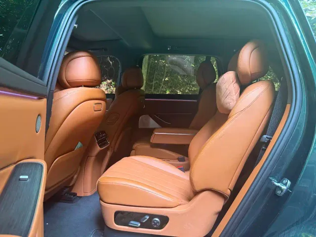 Aito M8 — Фото автомобиля 10