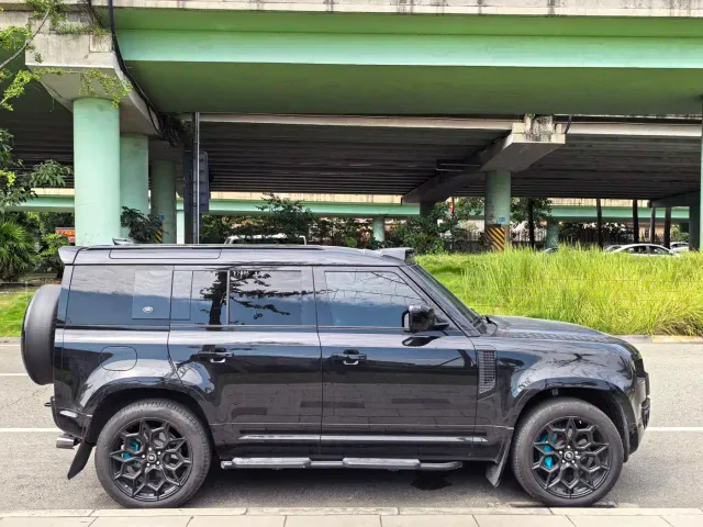 Land Rover Defender — Фото автомобиля 16