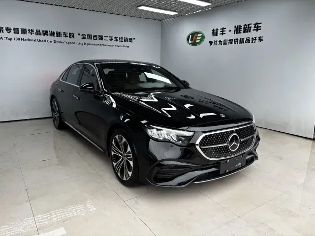Mercedes-Benz E-Class — Фото автомобиля 3