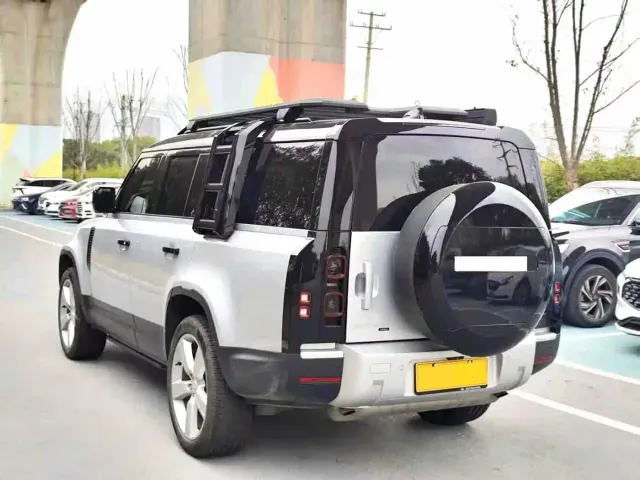 Land Rover Defender — Фото автомобиля 8