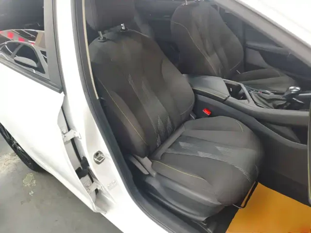 Roewe i5 — Фото автомобиля 24
