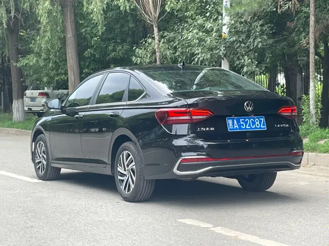 Volkswagen Lavida — Фото автомобиля 5
