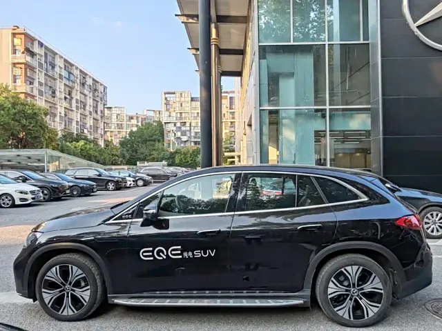 Mercedes-Benz EQE SUV — Фото автомобиля 14