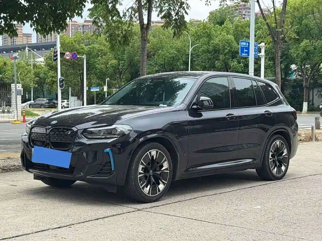 Фотография автомобиля — BMW iX3