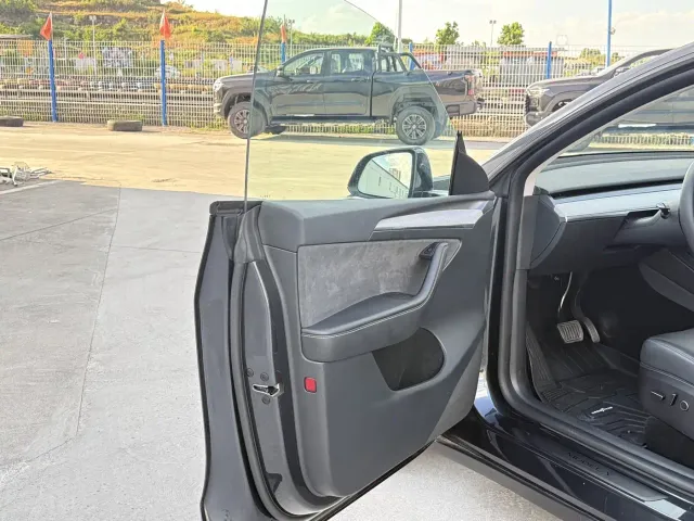 Tesla Model Y — Фото автомобиля 5