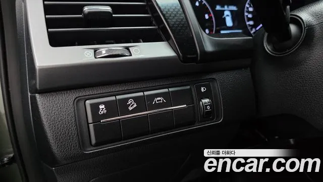 KG_Mobility_Ssangyong Rexton Новый Rexton Sport Khan Дизель 2.2 2WD — Фото автомобиля 16