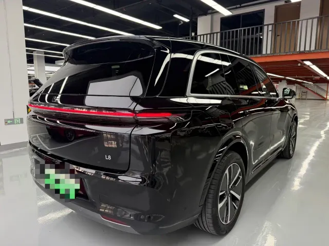Li Auto L8 — Фото автомобиля 16