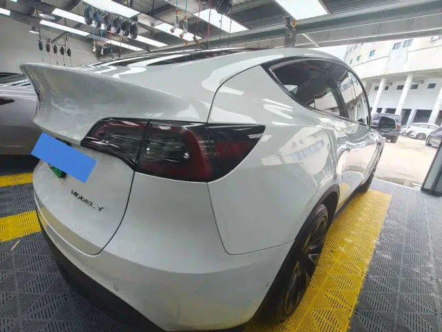 Tesla Model Y — Фото автомобиля 7