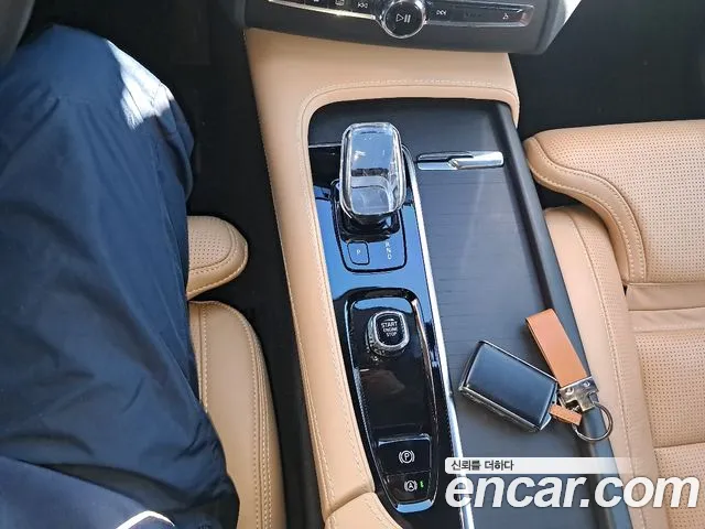 Volvo XC90 — Фото автомобиля 9