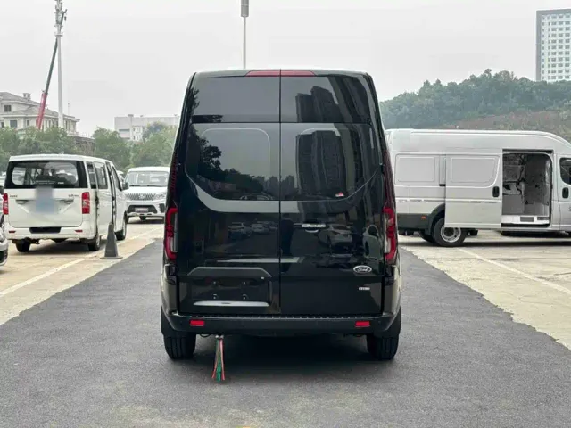 Ford Transit — Фото автомобиля 11