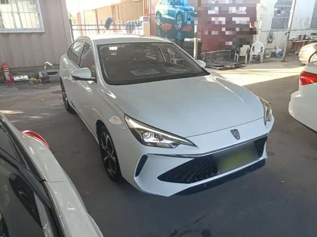 Roewe i5 — Фото автомобиля 3
