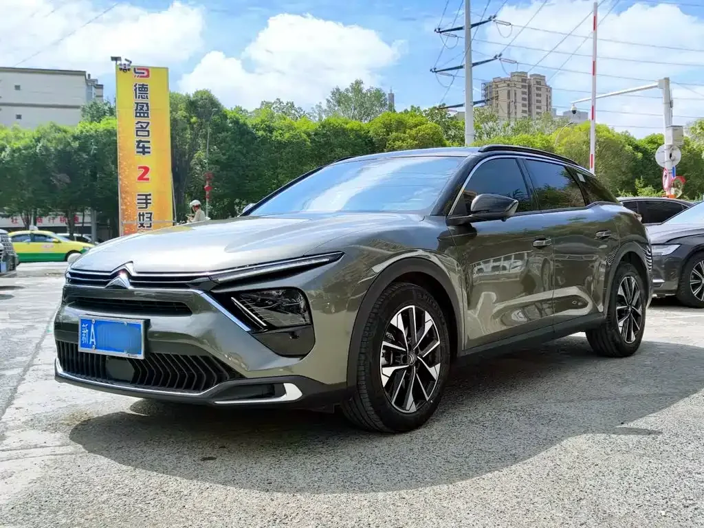 Фотография автомобиля — Citroën Versailles C5 X