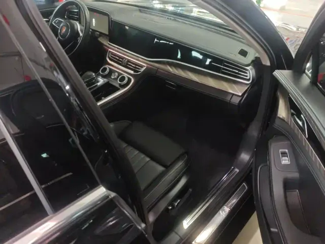 Hongqi H9 — Фото автомобиля 8
