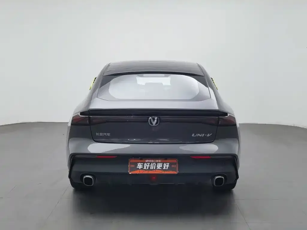 Changan Changan UNI-V 2022 1.5T Premium Model — Фото автомобиля 4