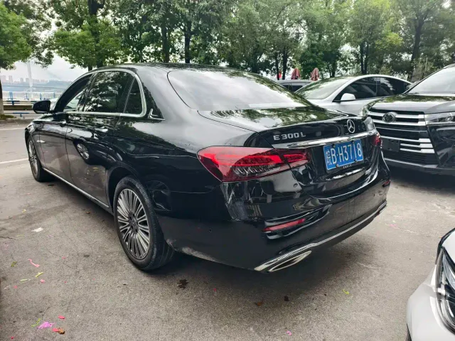Mercedes-Benz E-Class — Фото автомобиля 7