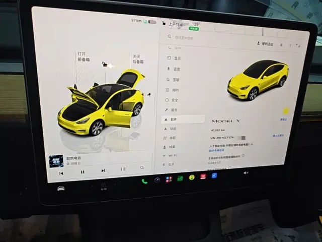 Tesla Model Y — Фото автомобиля 11