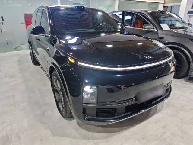 Li Auto L8 — Фото автомобиля 3
