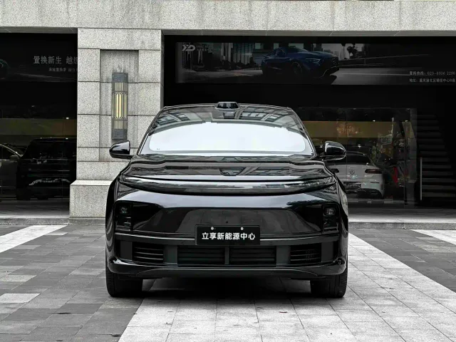 Li Auto L7 — Фото автомобиля 3