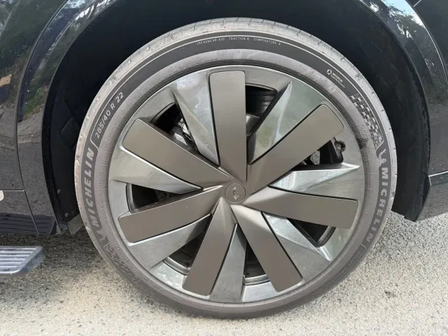 Li Auto L8 — Фото автомобиля 9