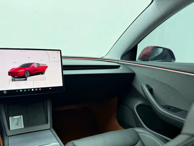 Tesla Model 3 — Фото автомобиля 13