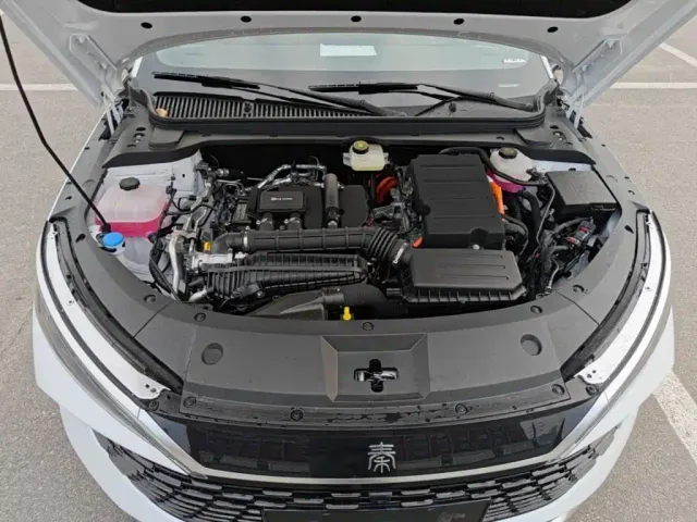 BYD Qin L — Фото автомобиля 9