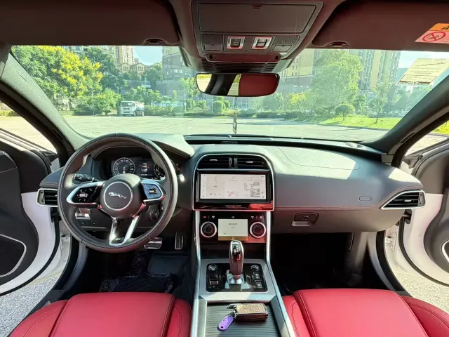 Jaguar XEL — Фото автомобиля 3