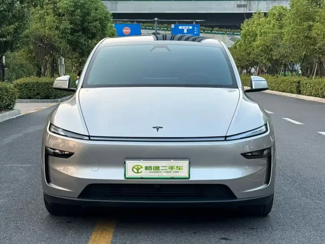 Tesla Model Y L — Фото автомобиля 2