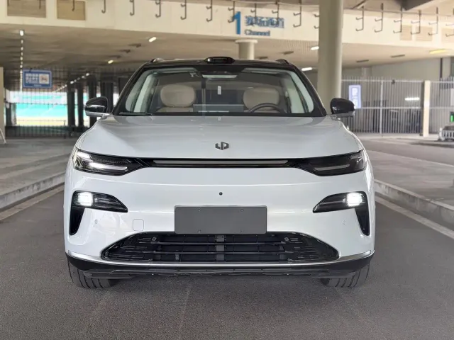 Leapmotor C11 — Фото автомобиля 2