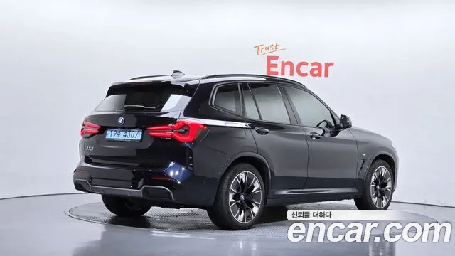 BMW iX3 — Фото автомобиля 2