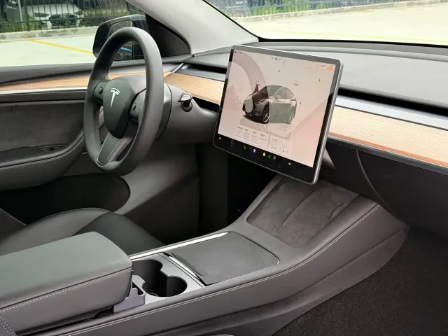 Tesla Model Y — Фото автомобиля 16
