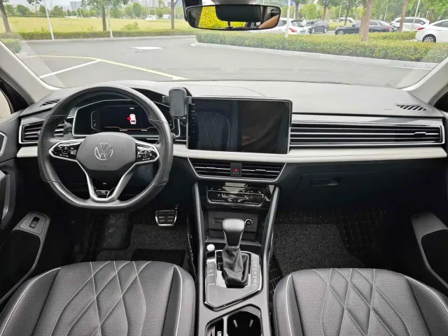 Volkswagen Tiguan L — Фото автомобиля 13