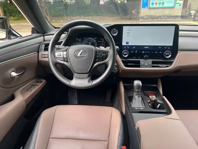 Lexus ES — Фото автомобиля 22