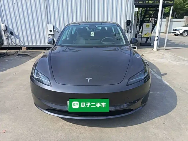 Tesla Model 3 — Фото автомобиля 2
