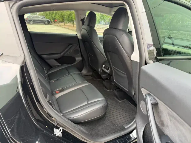 Tesla Model Y — Фото автомобиля 9