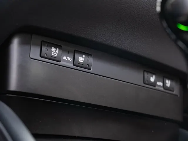 Lexus ES — Фото автомобиля 18