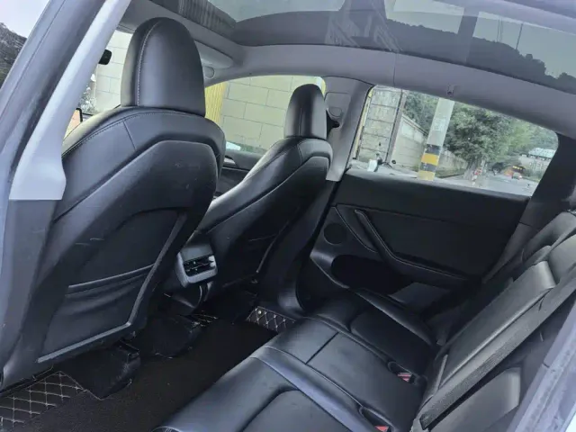 Tesla Model Y — Фото автомобиля 7