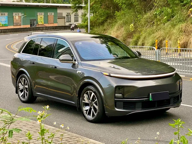 Li Auto L8 — Фото автомобиля 3