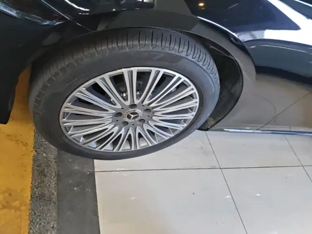 Mercedes-Benz E-Class — Фото автомобиля 22