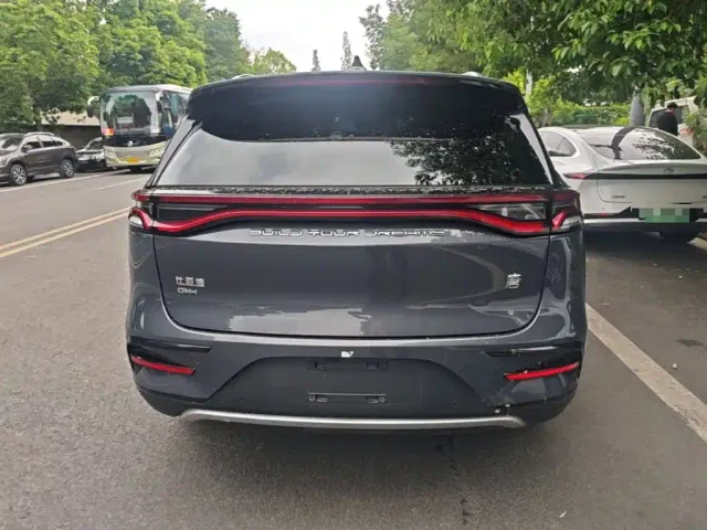 BYD Tang — Фото автомобиля 5