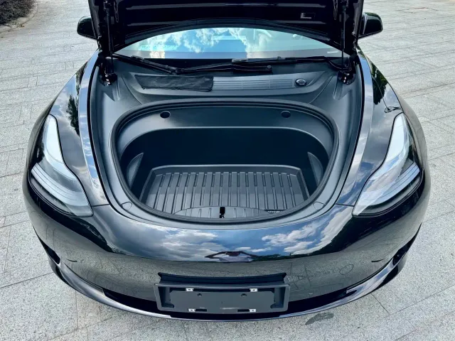 Tesla Model 3 — Фото автомобиля 19