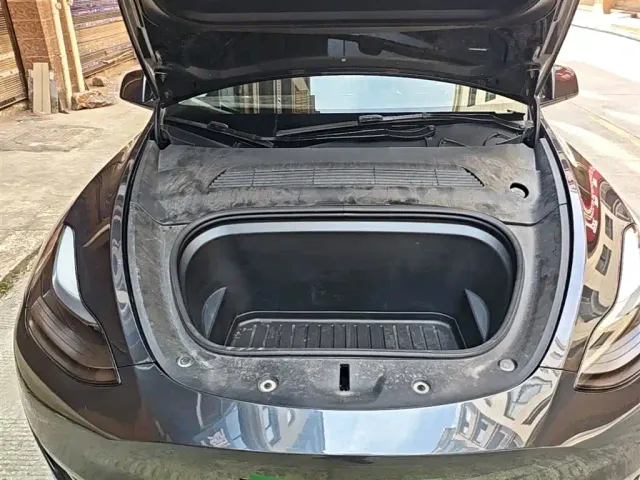 Tesla Model Y — Фото автомобиля 19